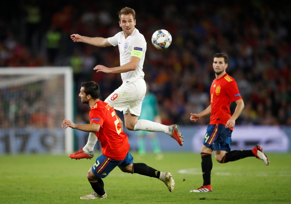 England's Harry Kane in action with Spain's Jonny Castro. Reuters/Carl Recine
