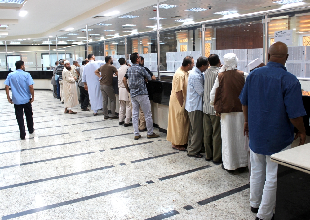 Libyan people gather in front of a counter in a bank to buy foreign currency in Misrata, Libya October 28, 2018. Reuters/Ayman al-Sahili