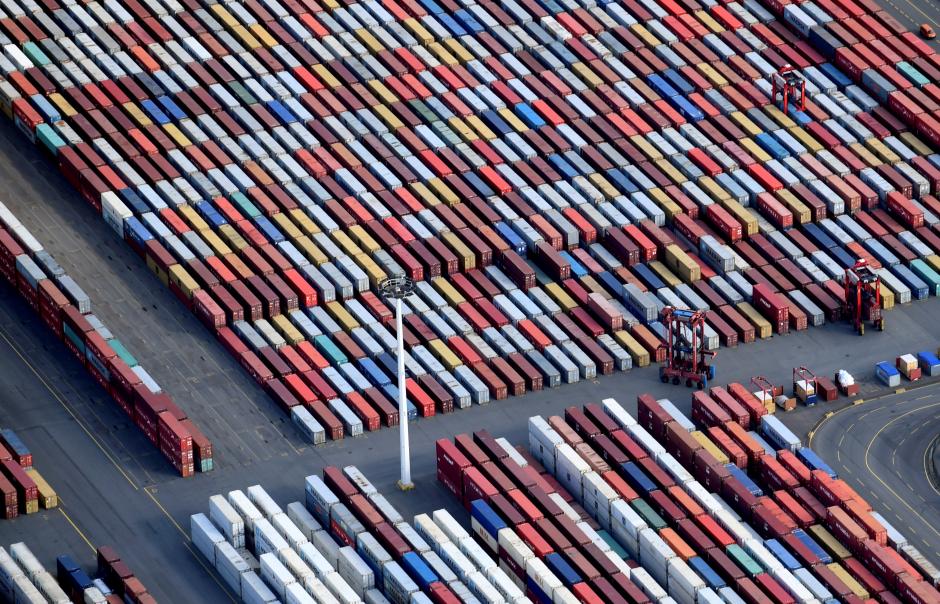 FILE PHOTO: Aerial view of containers at a loading terminal in the port of Hamburg, Germany August 1, 2018. REUTERS/Fabian Bimmer
