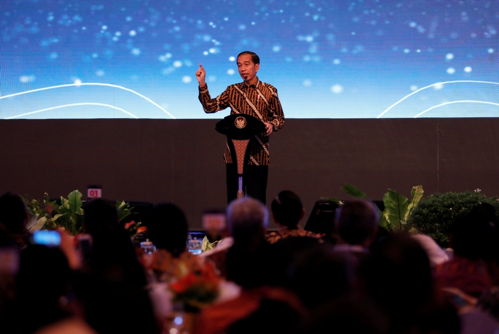 Indonesian President Joko Widodo speaks at an annual meeting with top bankers and policymakers in Jakarta, Indonesia November 27, 2018. REUTERS/Darren Whiteside