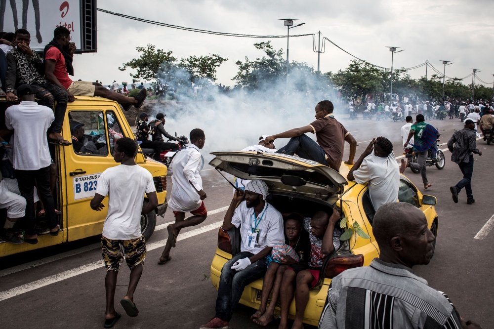 Supporters of Congolese main opposition figures, leader of the Union for Democracy and Social Progress (UDPS), Felix Tshisekedi and his running mate leader of the Union for the Congolese Nation (Union pour la Nation Congolaise, UNC) Vital Kamerhe run afte