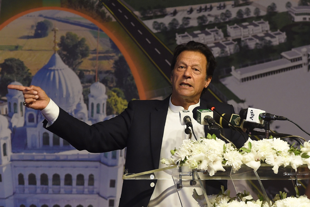 Pakistan Prime Minister Imran Khan (C) addresses the groundbreaking ceremony for the Kartarpur Corridor in Kartarpur on November 28, 2018. Pakistan Prime Minister Imran Khan launched the groundbreaking ceremony of the religious corridor between India and 