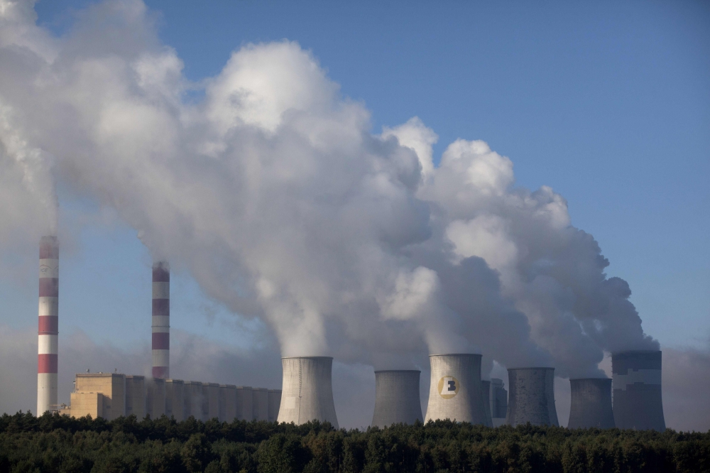 FILE PHOTO: A picture taken on September 27, 2011 shows a view of the Belchatow power plant in Belchatow, near Lodz central Poland.  AFP / Darek REDOS