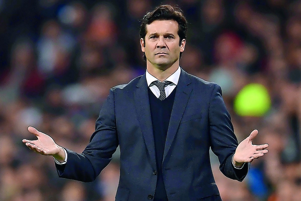 Real Madrid's Argentinian coach Santiago Solari reacts during the Spanish league football match between Real Madrid and Valencia at the Santiago Bernabeu stadium in Madrid on December 1, 2018. AFP / Oscar Del Pozo