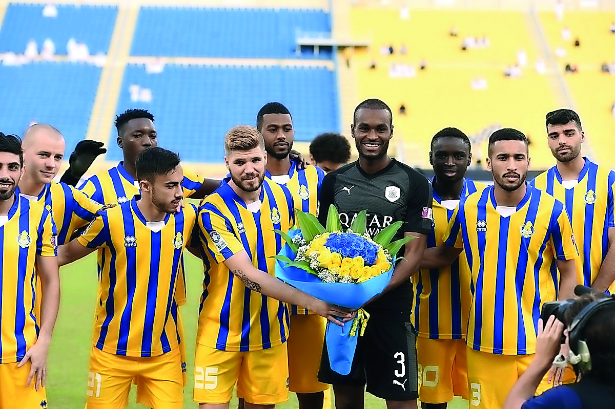 Al Gharafa players presenting a flower bouquet to the newly crowned AFC Player of the Year, Al Sadd’s Abdelkarim Hassan prior to the kickoff of yesterday’s match.