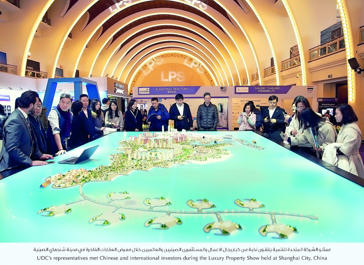 UDC representatives briefing Chinese visitors on various offerings at The Pearl-Qatar and Gewan Islands. 