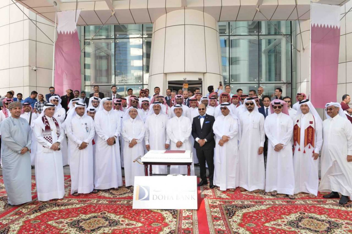 Doha Bank’s Chairman Sheikh Fahad bin Mohammad bin Jabor Al Thani, Managing Director Sheikh Abdul Rehman bin Mohammad bin Jabor Al Thani, Group CEO Dr. R Seetharaman and other senior executives and bank staff during the Qatar National Day celebrations. 