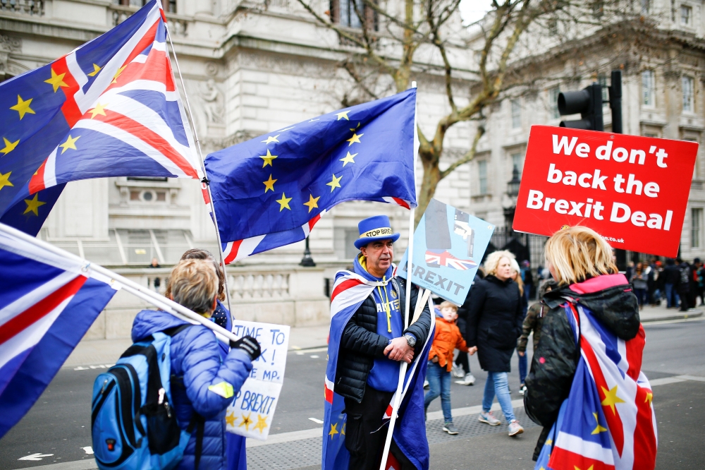 Anti-Brexit protestors gather outside Downing Street, on Whitehall in central London, Britain January 2, 2019. (REUTERS/Henry Nicholls)