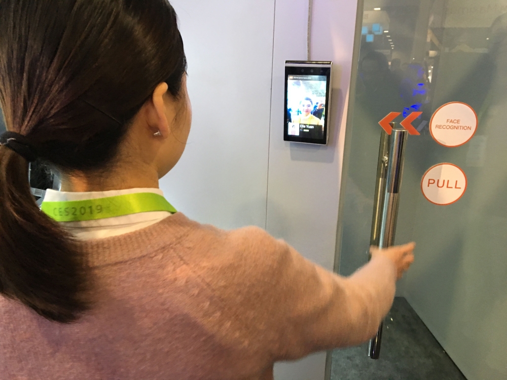 Ella Yuan of the Chinese startup Tuya shows how facial recognition can be used in a home security system to allow or deny entry, at the Consumer Electronics Show in Las Vegas on January 9, 2019. / AFP / Robert Lever 