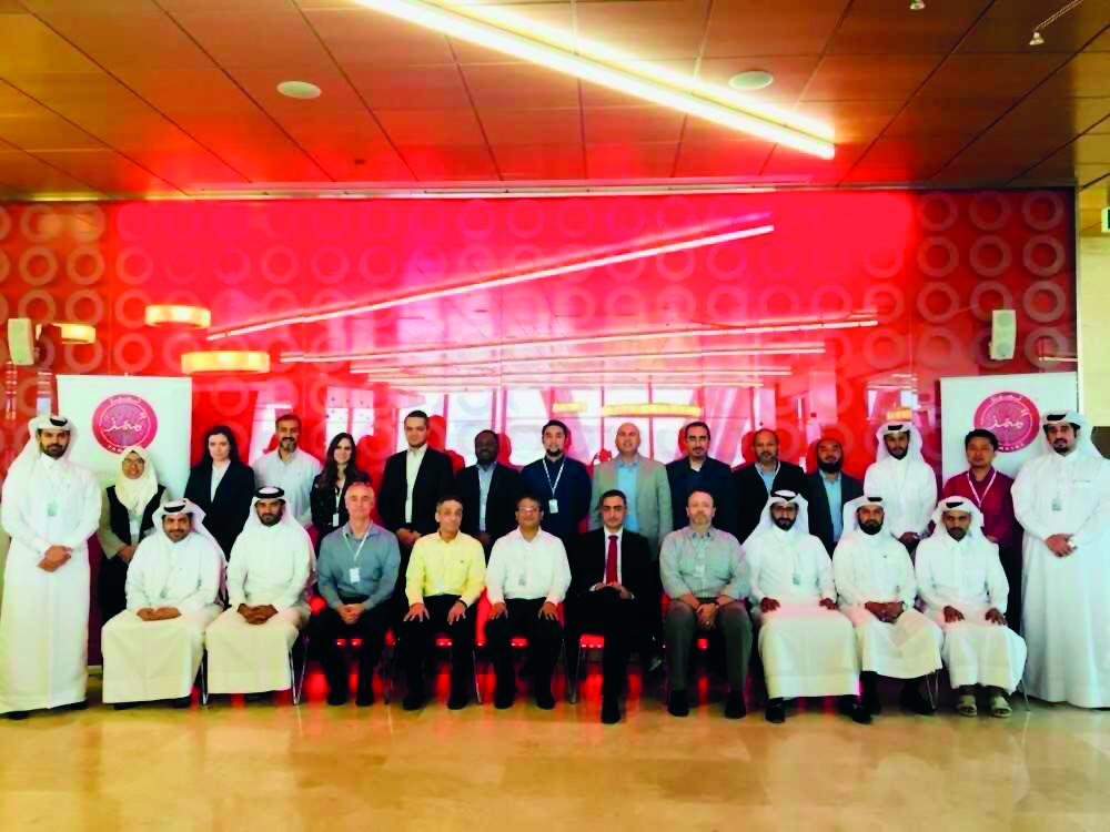 Tamayoz program participants with the officials.