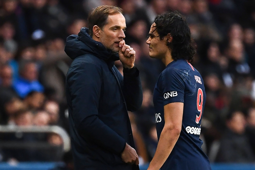 Paris Saint-Germain's German headcoach Thomas Tuchel (L) talks to Paris Saint-Germain's Uruguayan forward Edinson Cavani during the French L1 football match between Paris Saint-Germain (PSG) and FC Girondins de Bordeaux at the Parc des Princes Stadium, in