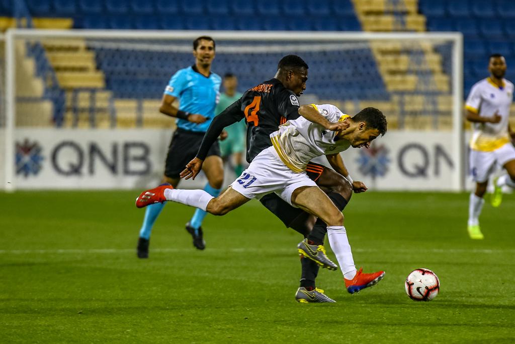 Umm Salal’s Luwrance Quaya and Al Gharafa’s Muath Yahya Al Salemi vie for the ball possession during yesterday’s QNB Stars League Round 16 clash.