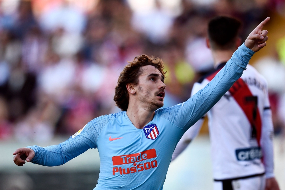 Atletico Madrid's French forward Antoine Griezmann celebrates after scoring a goal during the Spanish League football match between Rayo Vallecano and Atletico de Madrid at the Vallecas stadium in Madrid on February 16, 2019. / AFP / OSCAR DEL POZO