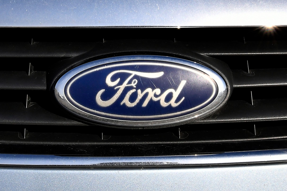 A picture shows on February 18, 2019, the logo of US auto-maker Ford on a car in Blanquefort, southwestern France.  AFP / Georges Gobet 