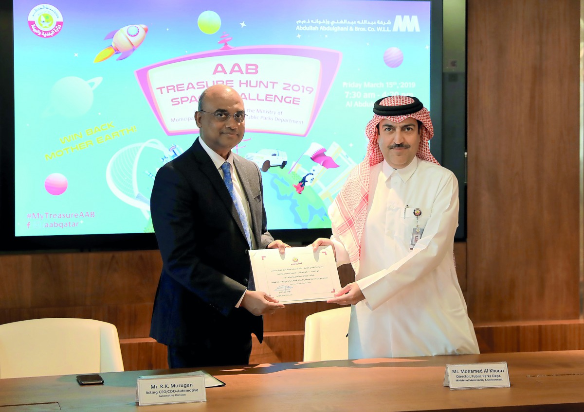 Mohammed Ali Al Khouri, Director of Public Parks, presenting certificate of appreciation to R K Murugan, Acting CEO of AAB for Corporate Social Responsibility.