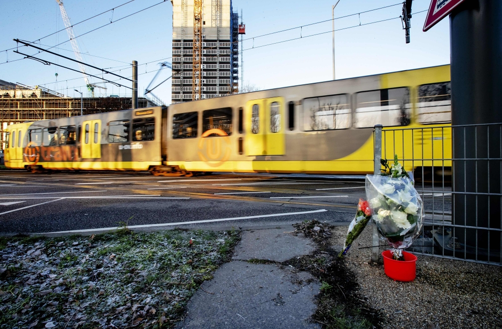 Flowers are displayed at 24 Oktoberplein, in Utrecht, on March 19, 2019, the day after three people were shot dead and several were injured in a shooting on a tram. Netherlands OUT / AFP / ANP / Robin van Lonkhuijsen