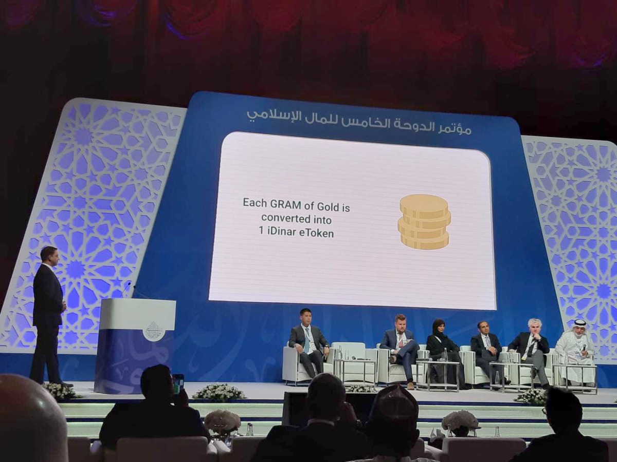 Abbas Ali, Managing Director of Ibadah Inc, providing a presentation on the details of I-Dinar, the world’s first digital e-token, which is backed by gold, on the sidelines of the opening day of the 5th Doha Islamic Finance Conference, yesterday. 