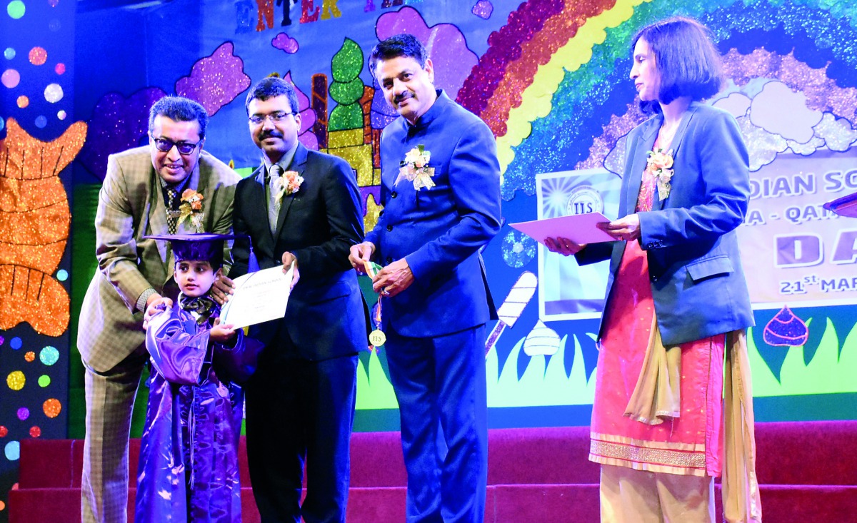 Vijay Kumar, Third Secretary of the Embassy of India to Qatar, and School President, Dr Hassan Kunhi MP, present graduation certificate to a student during the event. 