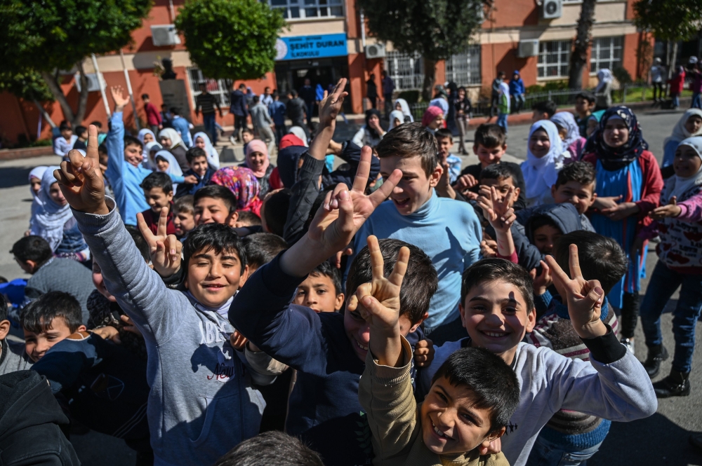 Syrian students play during the break time at Sehit Duran primary school in Adana on March 18, 2019.  AFP / Ozan Kose
 