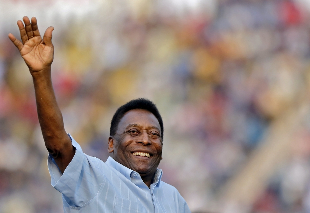 Legendary Brazilian soccer player Pele waves to the spectators before the start of under-17 boys' final soccer match of Subroto Cup tournament at Ambedkar stadium in New Delhi, India, October 16, 2015. Reuters/Anindito Mukherjee