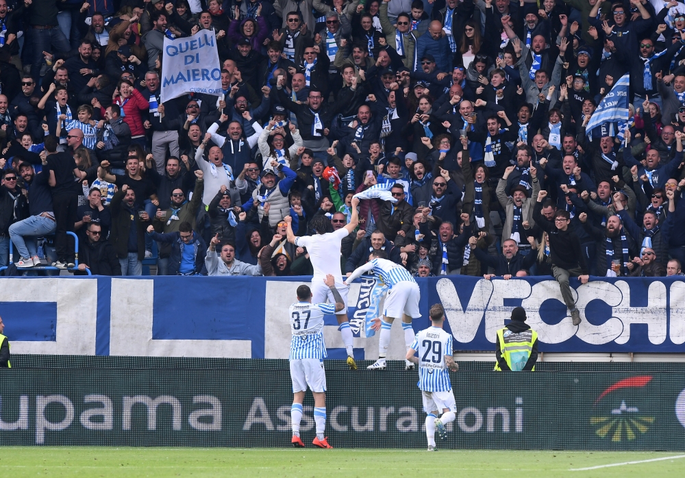SPAL's Sergio Floccari celebrates scoring their second goal with team mates REUTERS/Alberto Lingria
