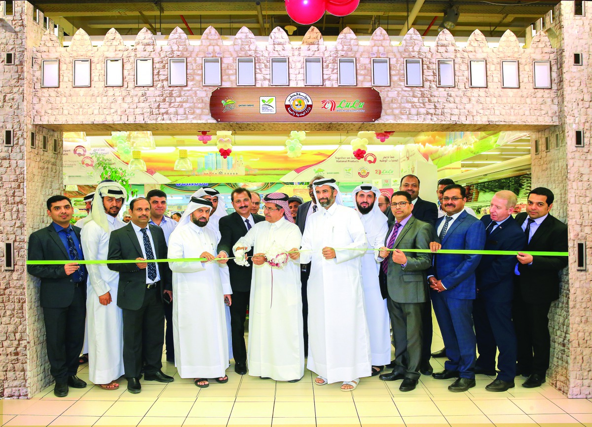 Sheikh Dr Faleh bin Nasser Al Thani, Assistant Undersecretary for Agriculture and Fisheries Affairs, and Yusuf Khalid Al Khulaifi, Director of Agricultural Affairs Department at the Ministry of Municipality and Environment, with other dignitaries and Lulu