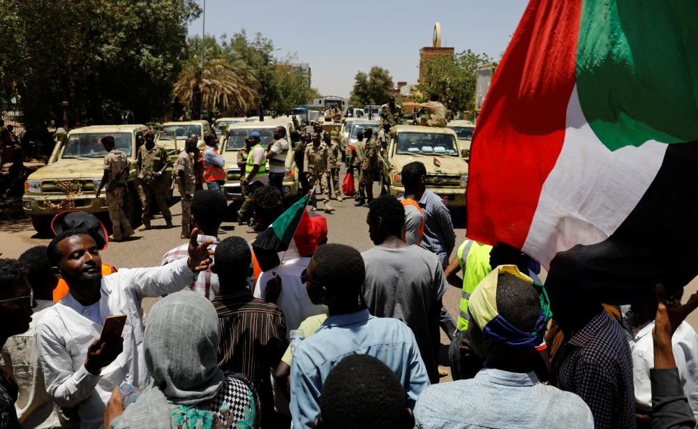 Sudanese demonstrators chant slogans in front of security forces during a protest in Khartoum, Sudan April 15, 2019. REUTERS/Umit Bektas