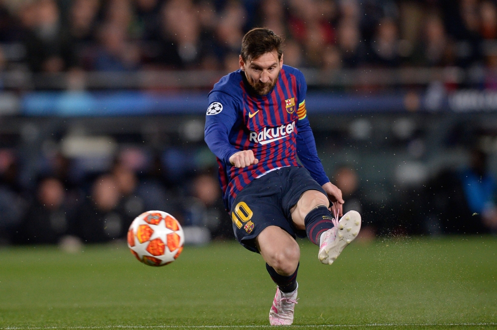 Barcelona's Argentinian forward Lionel Messi scores a goal during the UEFA Champions League quarter-final second leg football match between Barcelona and Manchester United at the Camp Nou stadium in Barcelona on April 16, 2019. / AFP / PAU BARRENA