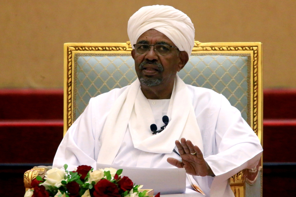 FILE PHOTO: Sudanese President Omar al-Bashir addresses a meeting at the Presidential Palace in Khartoum, Sudan, April 5, 2019. REUTERS/Mohamed Nureldin Abdalla