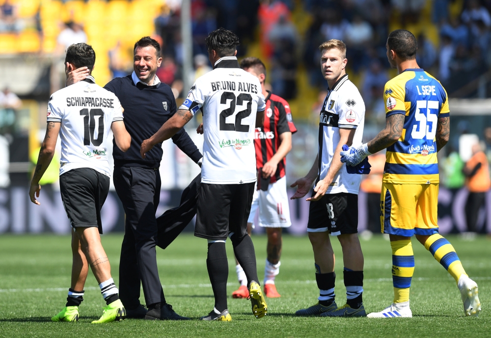 Parma coach Roberto D'Aversa and Parma's Nicolas Schiappacase after the match REUTERS/Jennifer Lorenzini