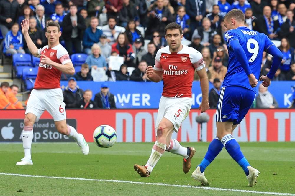 Leicester City's English striker Jamie Vardy (R) scores their third goal during the English Premier League football match between Leicester City and Arsenal at King Power Stadium in Leicester, central England on April 28, 2019. / AFP / Lindsey PARNABY