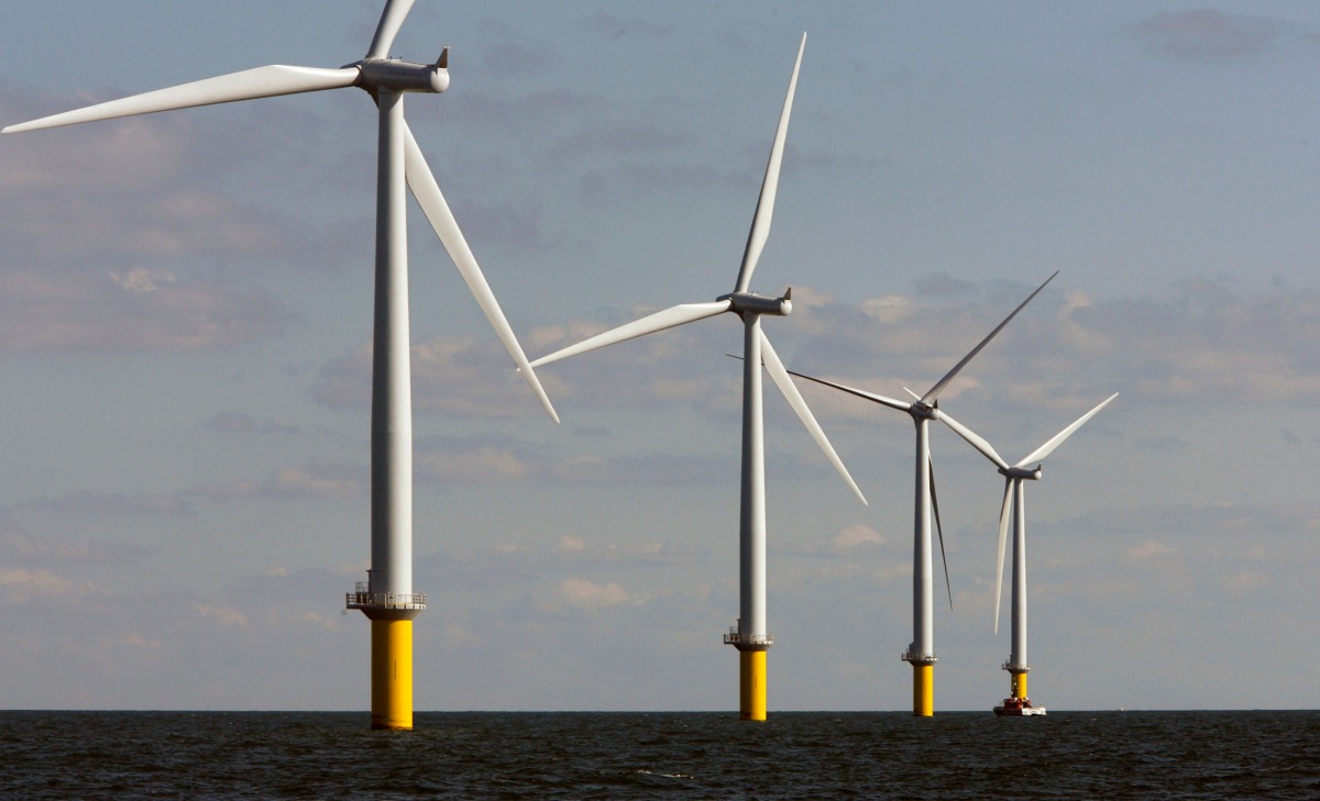Windmills turn in the breeze at Horns Rev 2, the world largest wind farm, 30 km off the west coast of Denmark, near Esbjerg, September 15, 2009. Reuters/Bob Strong