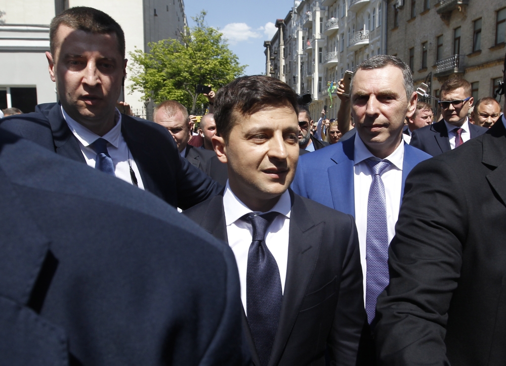 Ukraine's President Volodymyr Zelensky (C) walks to his Presidential Office after his inauguration ceremony in the Ukrainian Parliament in Kiev, Ukraine, on May 20, 2019.  Vladimir Shtanko - Anadolu
