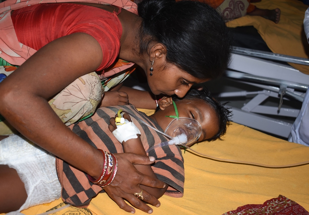 This photo taken on June 17, 2019, shows an Indian child suffering from Acute Encephalitis Syndrome (AES) at the government-run Sri Krishna Medical College and Hospital in Muzaffarpur district in the eastern state of Bihar. AFP