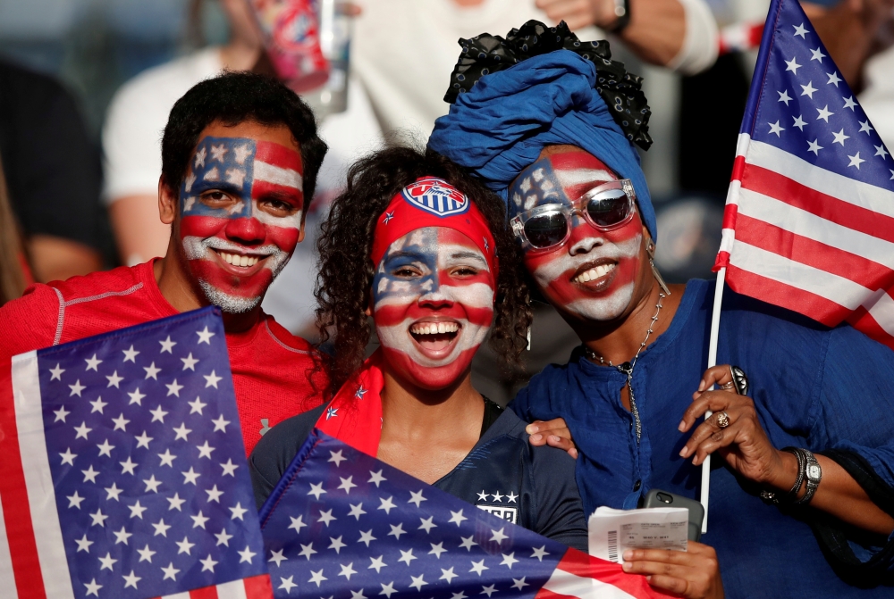 United States fans before the match (REUTERS/Benoit Tessier)