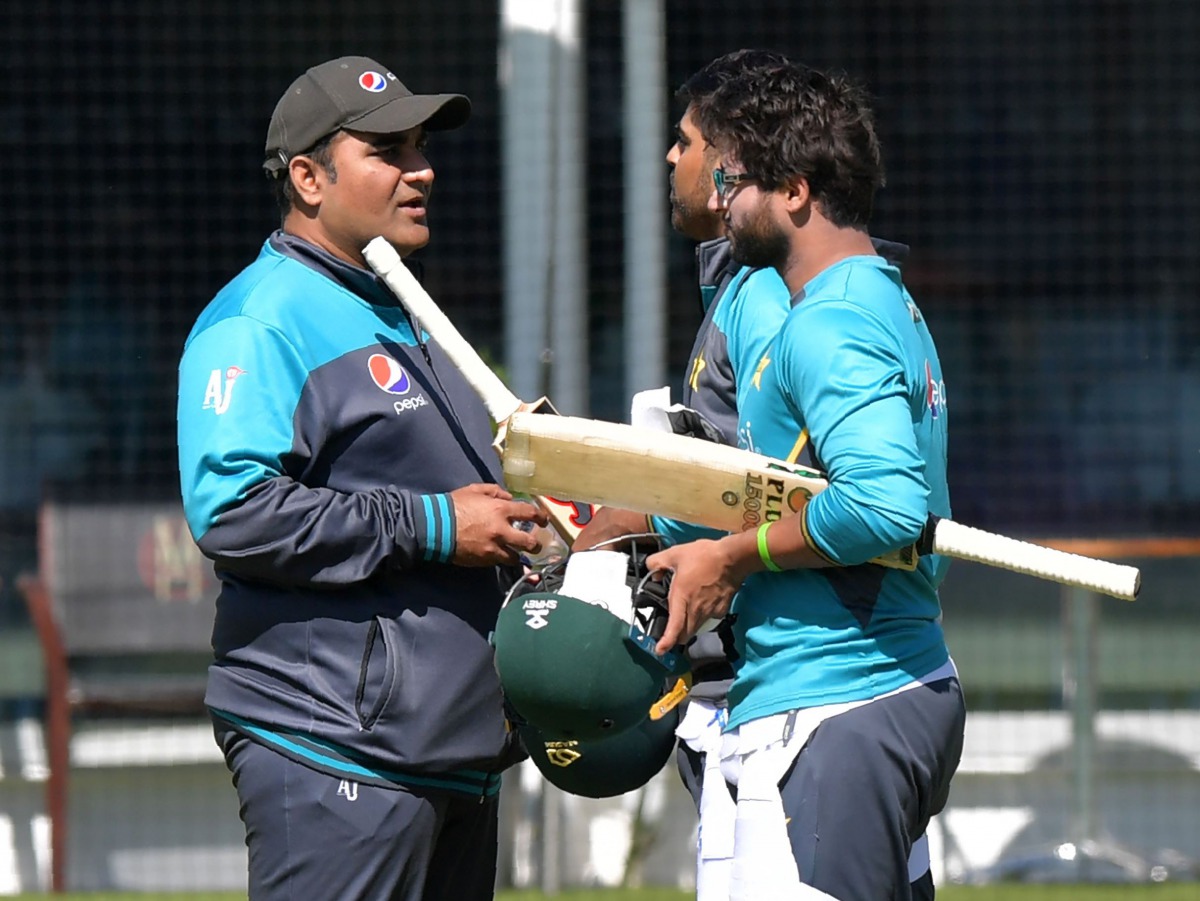 Pakistan's head coach Mickey Arthur (L) chats to Pakistan's Imam-ul-Haq attends a training session at Lord's cricket ground in London on July 4, 2019, ahead of their 2019 Cricket World Cup group stage match against Bangladesh. AFP / Oliver Greenwood 
