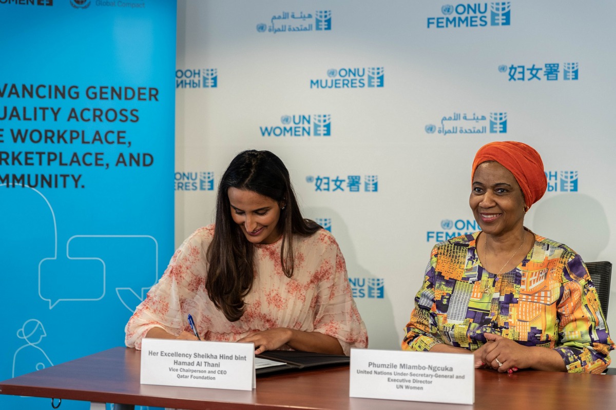 H E Sheikha Hind bint Hamad Al Thani, Vice-Chairperson and CEO of Qatar Foundation, and Phumzile Mlambo-Ngcuka, Executive Director of UN Women, sign the CEO Statement of Support for the Women’s Empowerment Principles in New York.