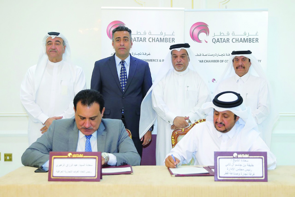 Sheikh Khalifa bin Jassim bin Mohammed Al Thani (right), Chairman of Qatar Chamber; and Abdul Razzaq Al Zuhairi of Iraqi Chambers of Commerce during the signing ceremony.
