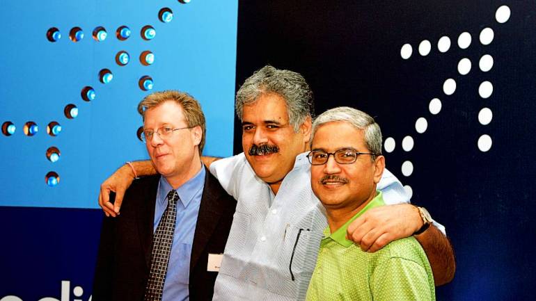 Rahul Bhatia (centre) and Rakesh Gangwal (right) with then IndiGo CEO Bruce Ashby in this 2006 file photo. Reuters