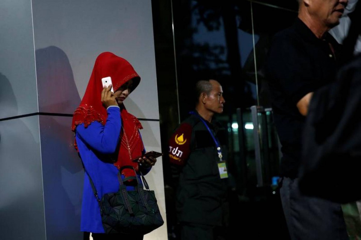 Relatives of victims of human trafficking wait for the sentence after an army general, two provincial politicians and police officers were among the 46 people held guilty in a court in Bangkok, Thailand, July 19, 2017. Reuters/Jorge Silva
