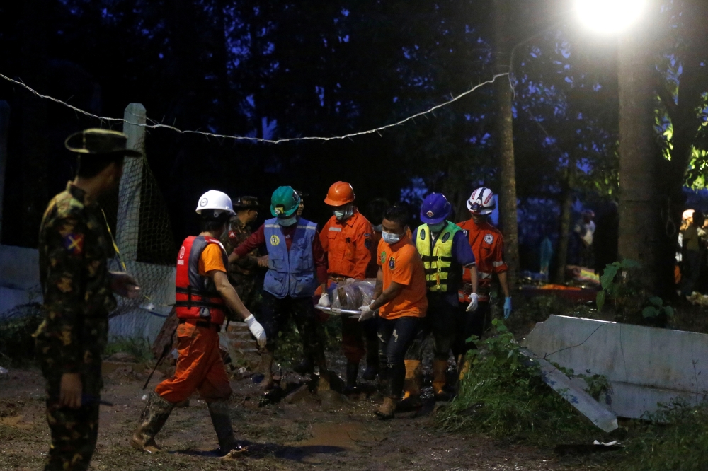 Rescue workers bring a body out of the site of the landslide in Mottama, Mon state, Myanmar, August 10, 2019. REUTERS/Ann Wang