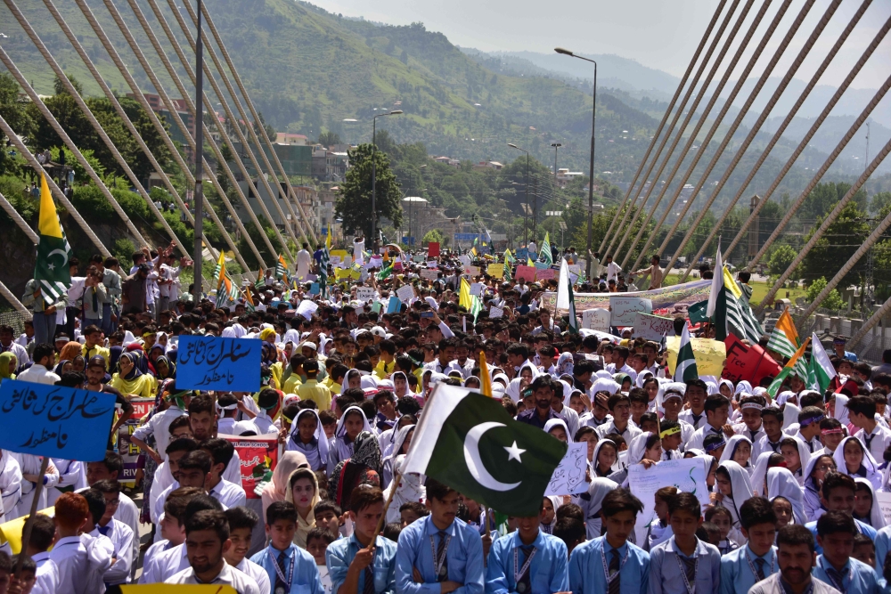 Pakistani Kashmiri students march during an anti-India protest rally in Muzaffarabad, the capital of Pakistan-controlled Kashmir, on August 27, 2019.  AFP / SAJJAD QAYYUM