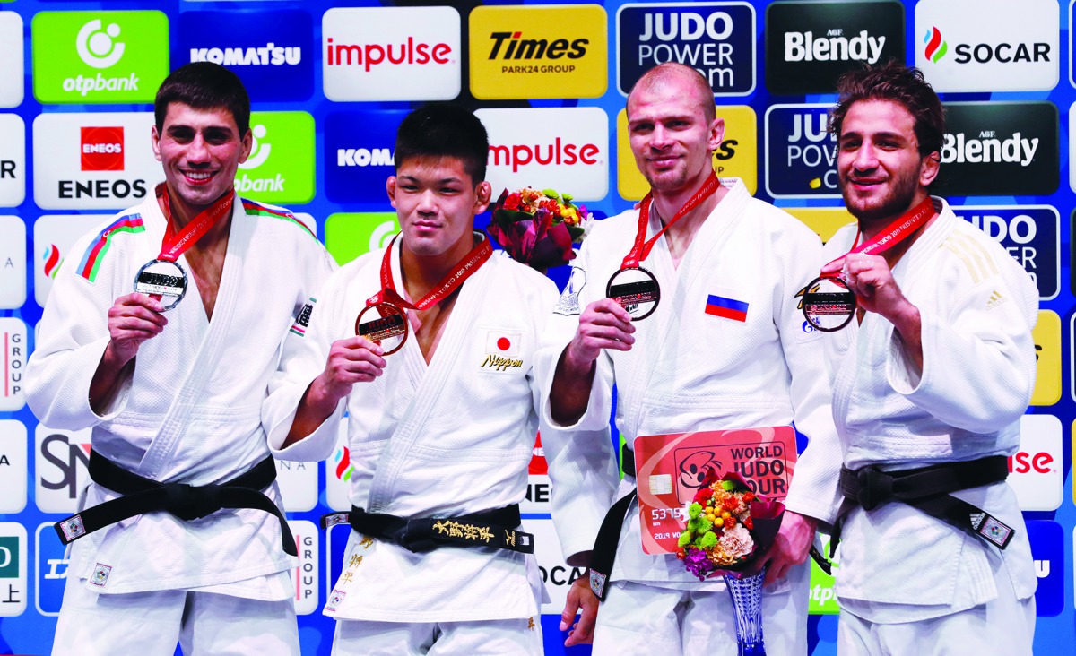 Japan's Shohei Ono poses with his gold medal with Azerbaijan's Rustam Orujov, Azerbaijan's Hidayat Heydarov and Russia's Denis Iartcev posing with their respective silver, bronze and bronze medals. Reuters/Kim Kyung-Hoon