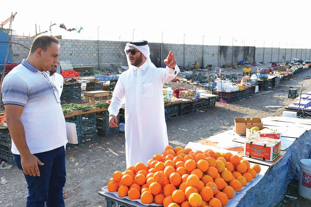The officials of Al Sheehaniya Municipality during an inspection in Al Sheehaniya as part of the campaign to crack down on illegal vendors.