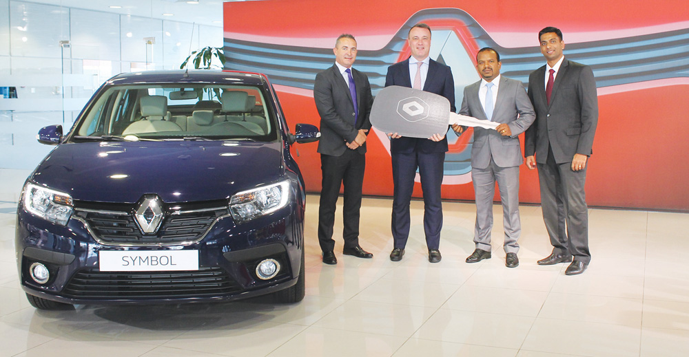 Officials of Saleh Al Hamad Al Mana Co and Al Sulaiman Rent-A-Car pose for a group photo.