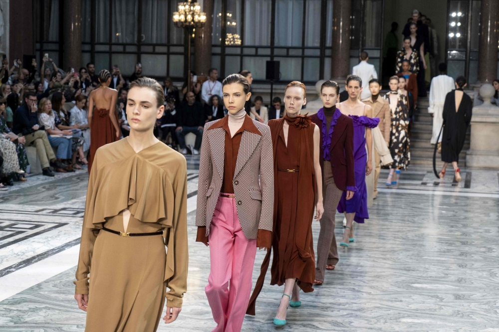 Models present creations from designer Victoria Beckham during a catwalk show for the Spring/Summer 2020 collection on the third day of London Fashion Week in London on September 15, 2019. AFP / Niklas Halle'n 