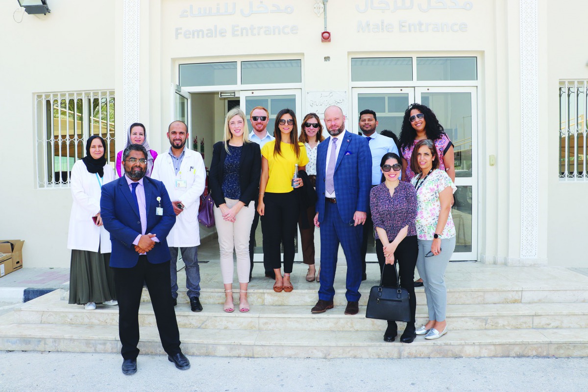 Jonathan Muir (fifth right), Ambassador of Australia to the State of Qatar, poses for a group photo with the staff of the Australian Embassy and officials of the Hamad Medical Corporation’s Blood Donation Center at HMC premises, yesterday. 