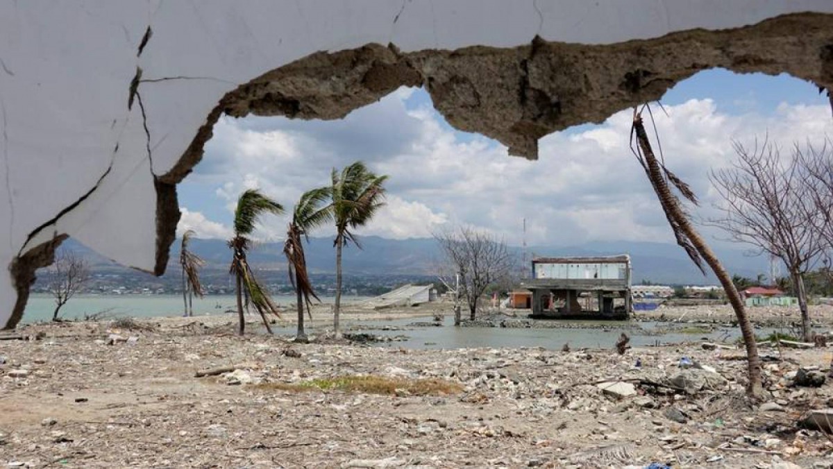 Ruins and damaged building are pictured nearly one year after an earthquake and tsunami at a beach in Palu, Central Sulawesi, Indonesia, September 26, 2019. Antara Foto/Oscar Motuloh/ via Reuters
