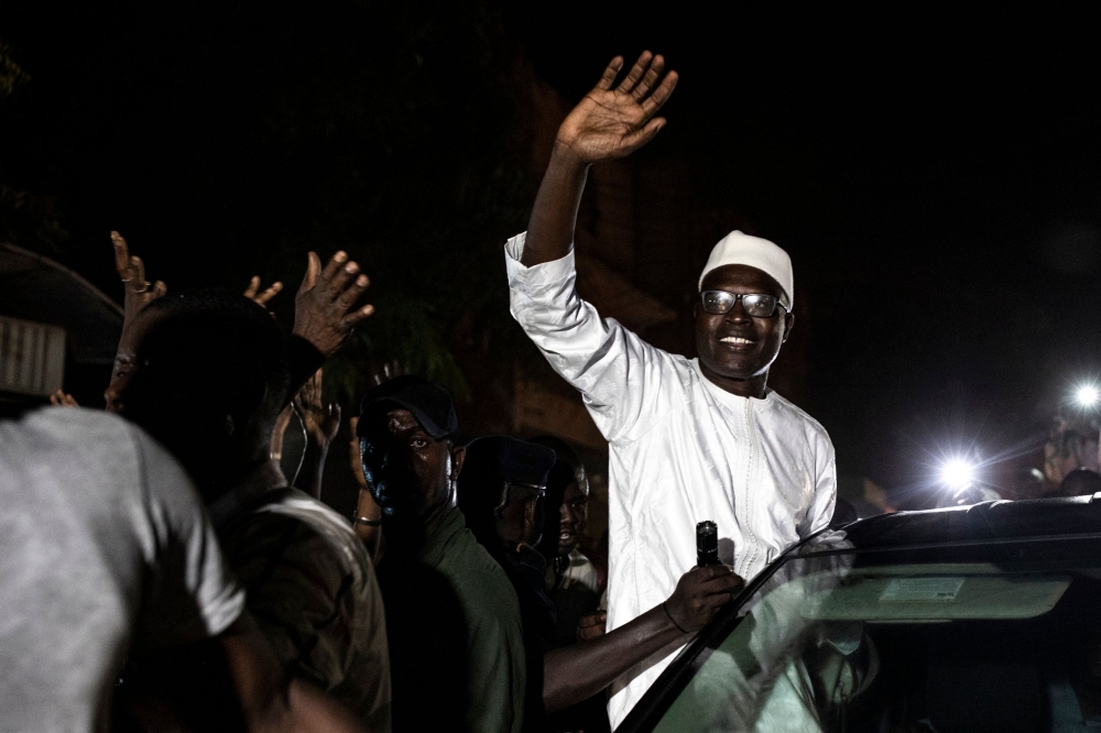 Khalifa Sall, former mayor of Dakar and Senegalese opposition leader, waves at his supporters after being released from prison on September 29, 2019 in Dakar.  / AFP / JOHN WESSELS 