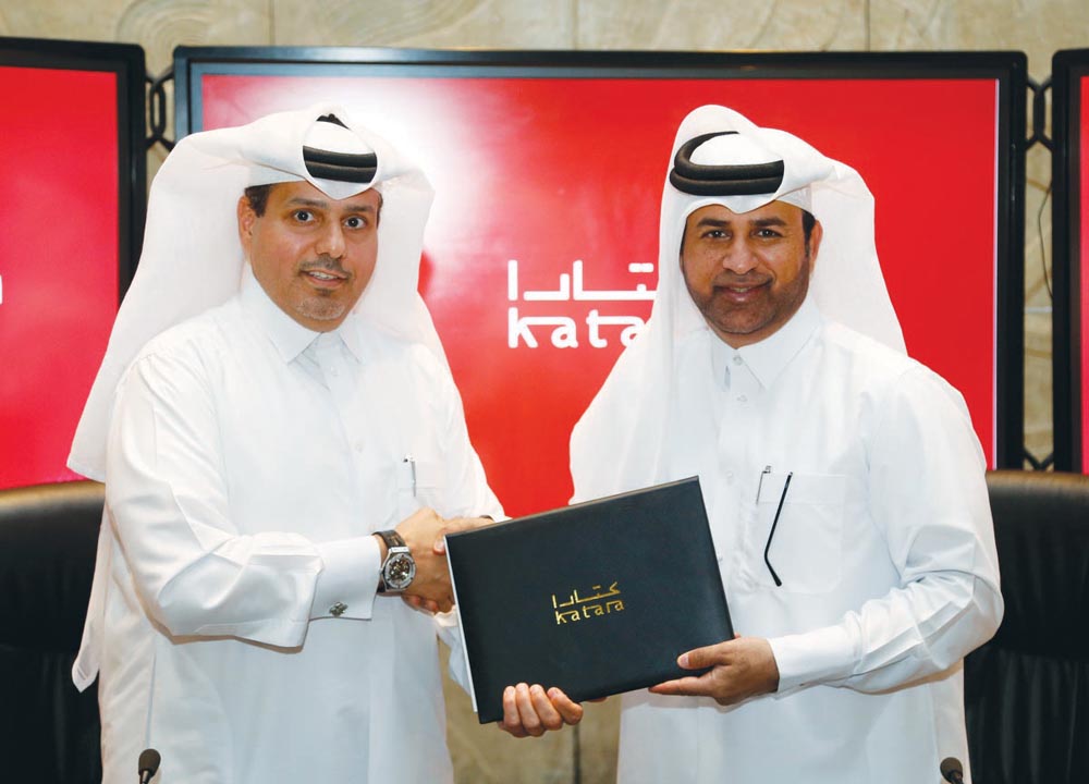 Katara General Manager, Dr. Khalid bin Ibrahim Al Sulaiti, and General Manager of Bravo Translation and Training Company, Abdulla Ghanim Al Muhannadi, during the signing of the MoU.